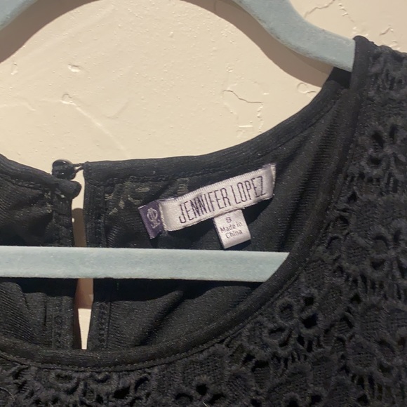 Jennifer Lopez black tank top - Picture 3 of 3